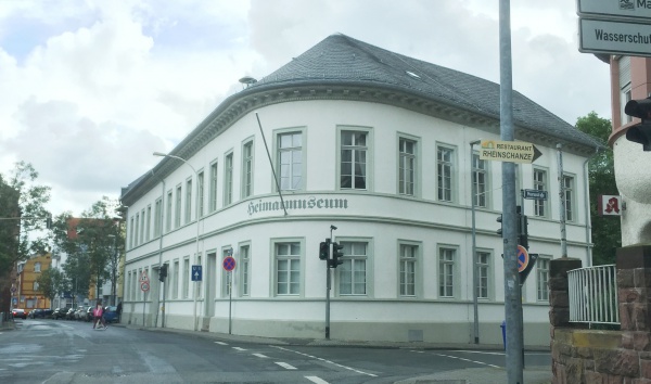 Bild Kostheim alte Ortsverwaltung Heimatmuseum KCV Mainz Wiesbaden Hauptstrasse 137 06-2016
